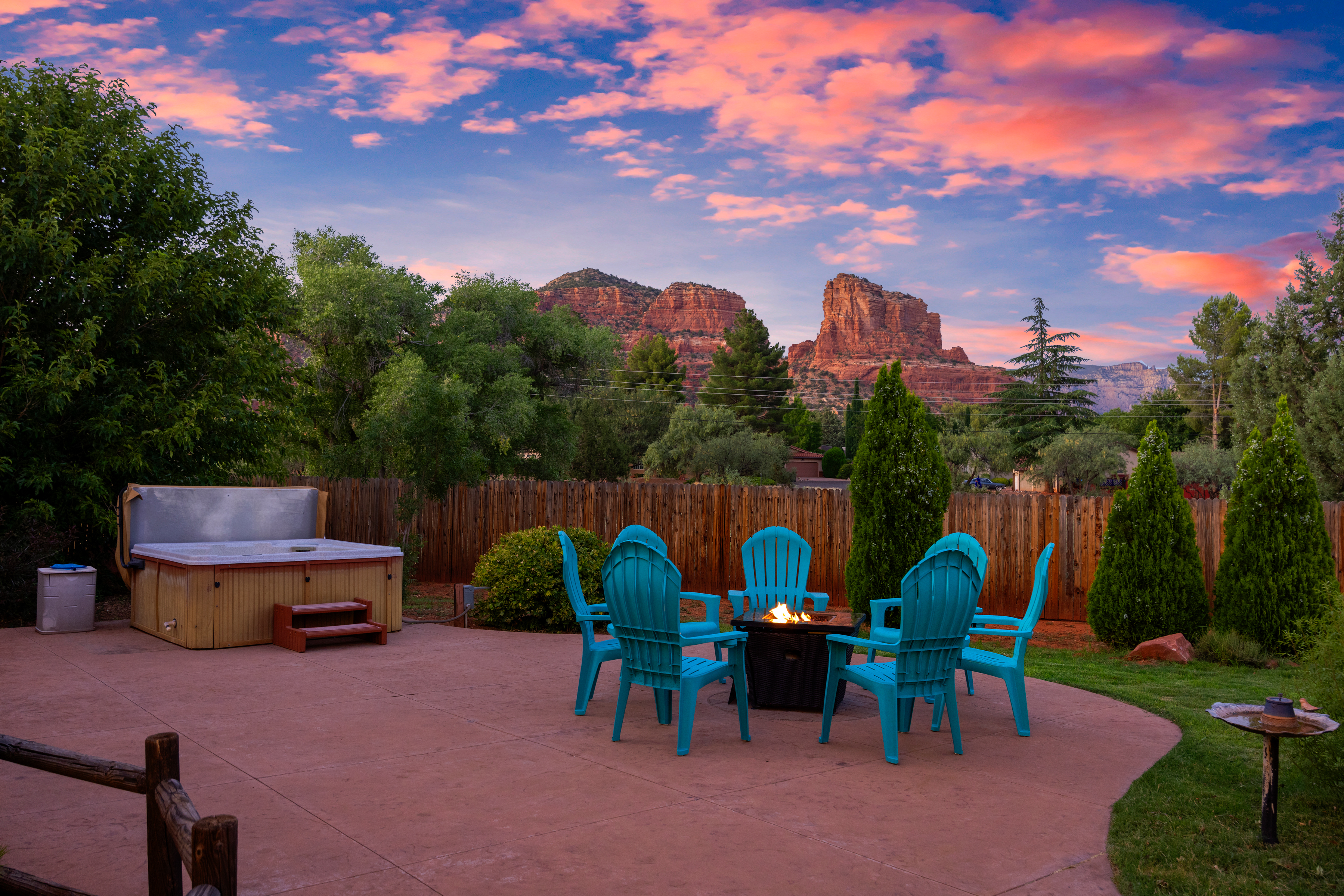Red Rock Retreat • Hot Tub, Fire Pit & Views