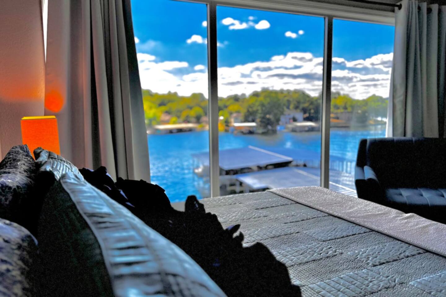 Lakefront Getaway/Private Deck/Pool/Near Dam