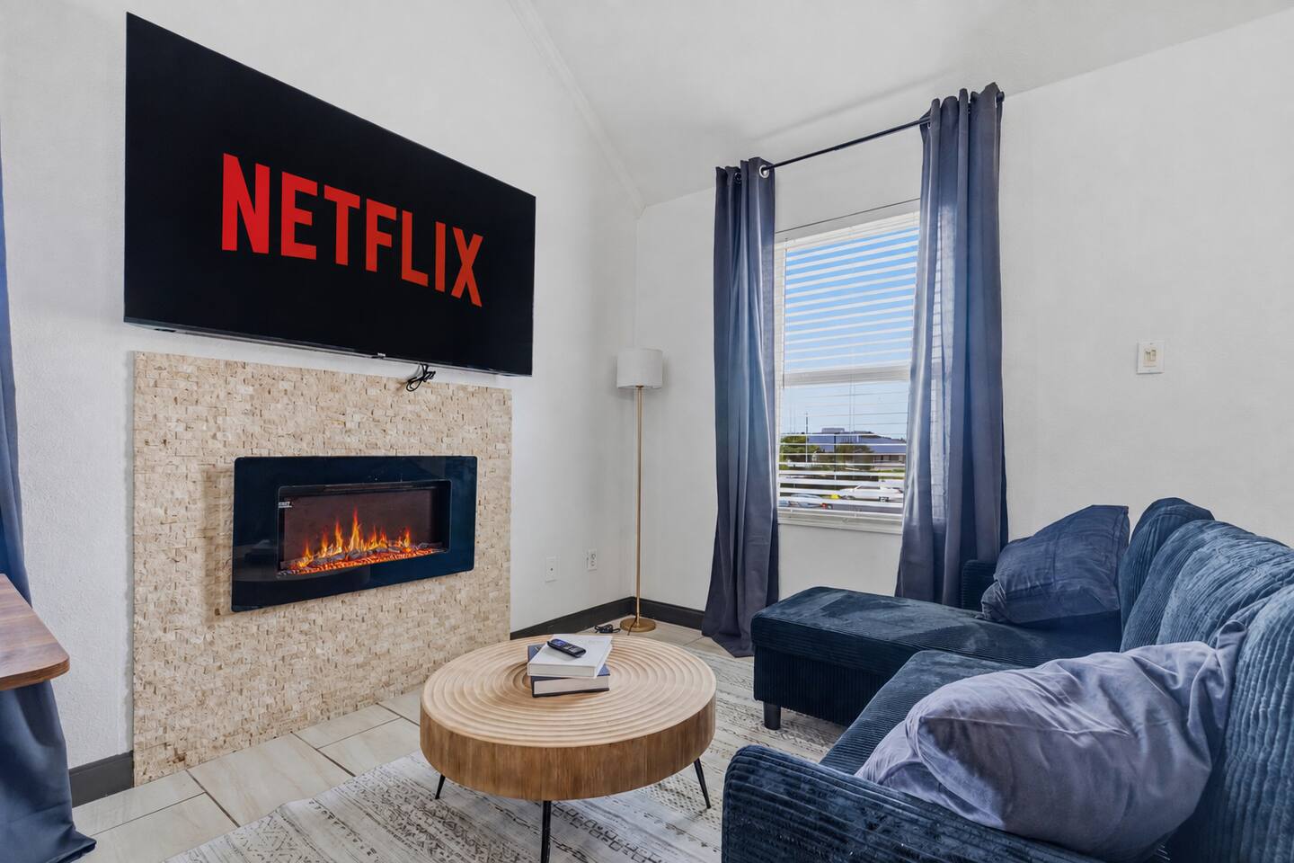 Stylish Stay | 2BR | Pool | Gym | BBQ | Firepit
