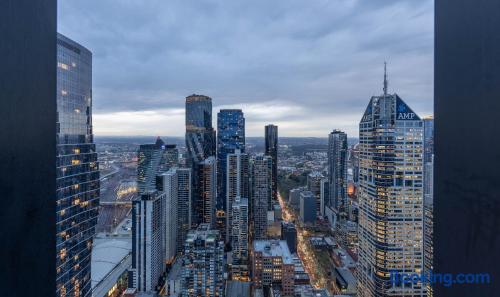 CBD Luxe: 2BR with Sky-High View in Clouds