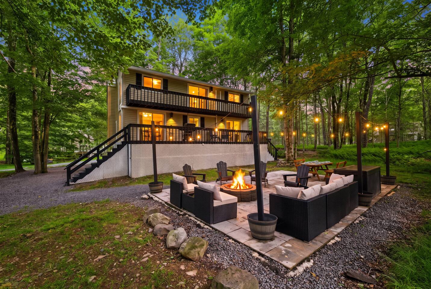 Sleeps 12 | Fire Pit | Hot Tub| Beach/Pool Access