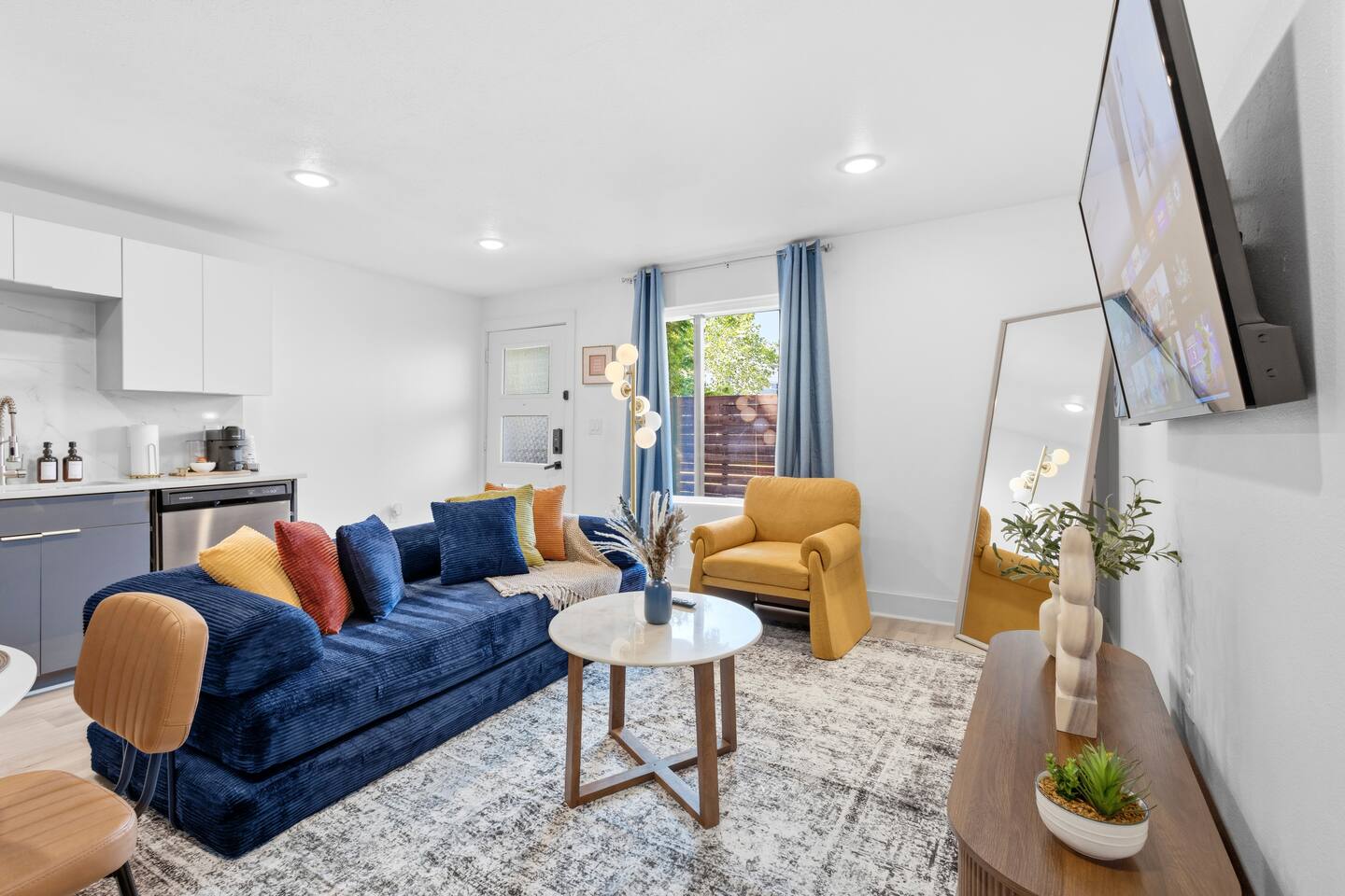 Cozy 1BR King Bed | Free Parking| DT | Deep Ellum