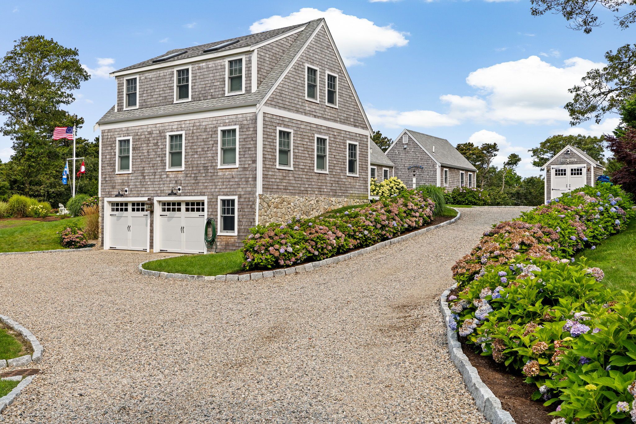 Peaceful private retreat with plenty of space for family and friends.