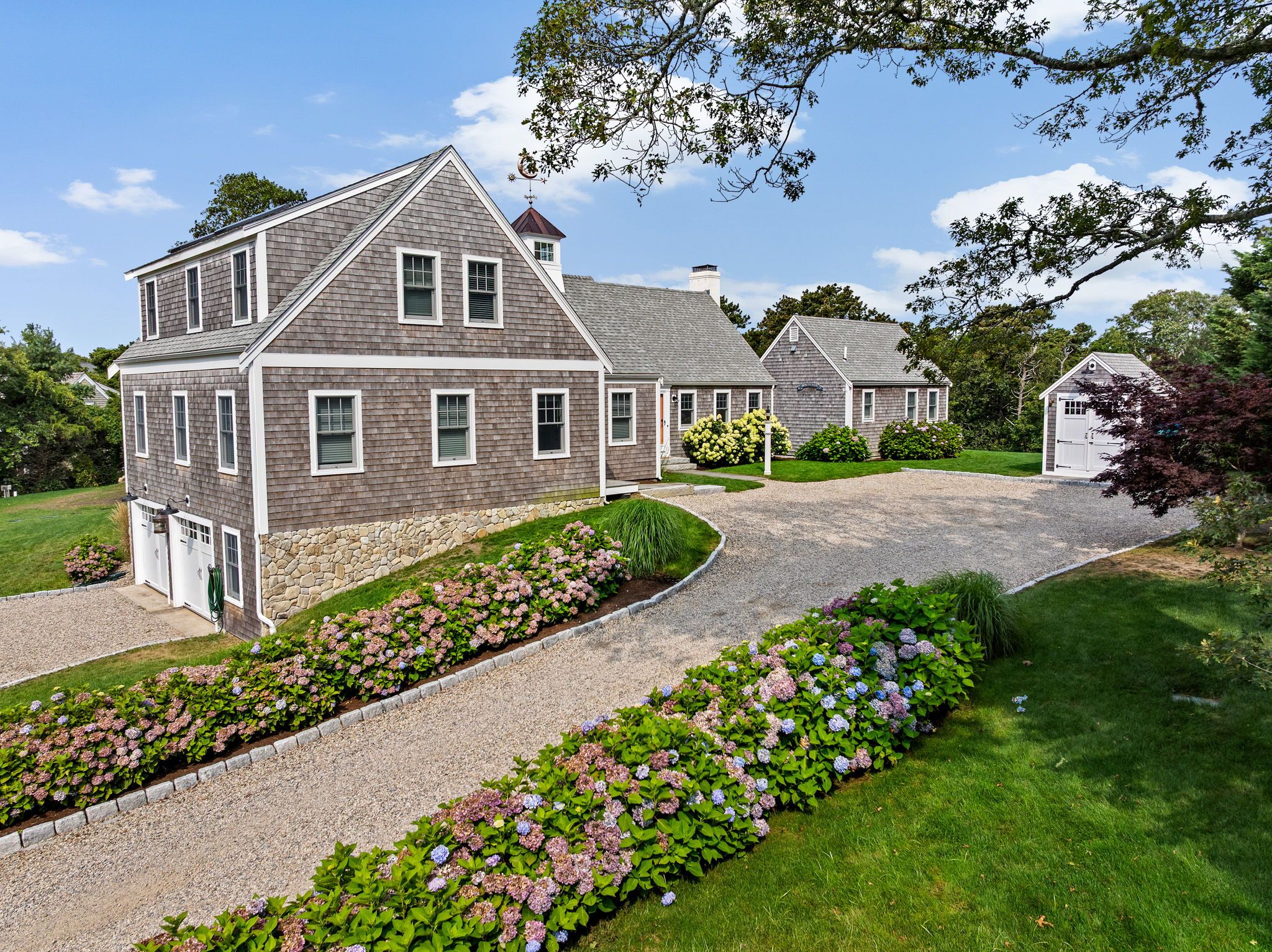 Peaceful private retreat with plenty of space for family and friends.