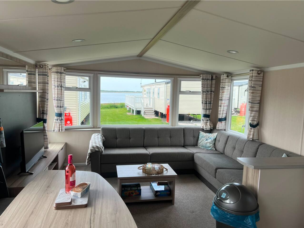 Sea Views | Sleeps 8 | 3BR Family Coastal Escape