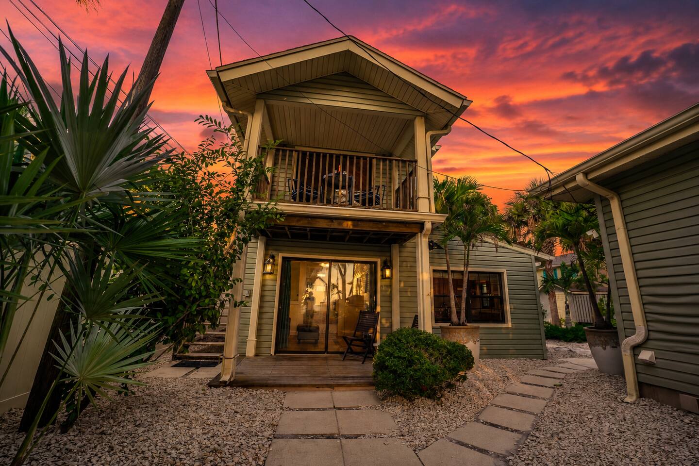 A look at the unit, this is a Duplex and this rental includes the ground floor unit that has a Queen bed, Queen sized pull out sofa and kitchen area.