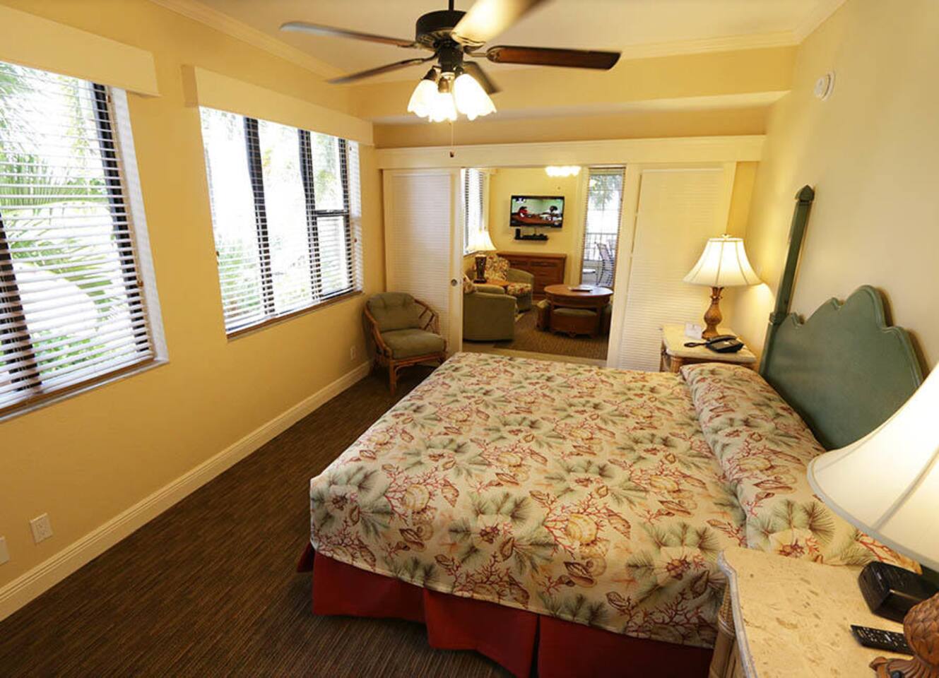 EAGLE'S NEST RESORT/HOTEL MARCO ISLAND! RESORT BEDROOM