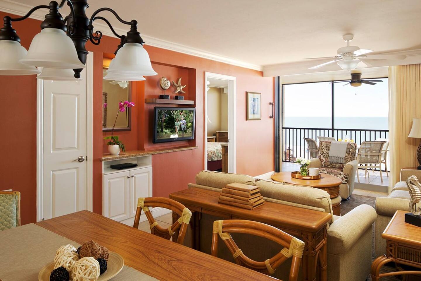 EAGLE'S NEST RESORT/HOTEL MARCO ISLAND! RESORT LIVING ROOM