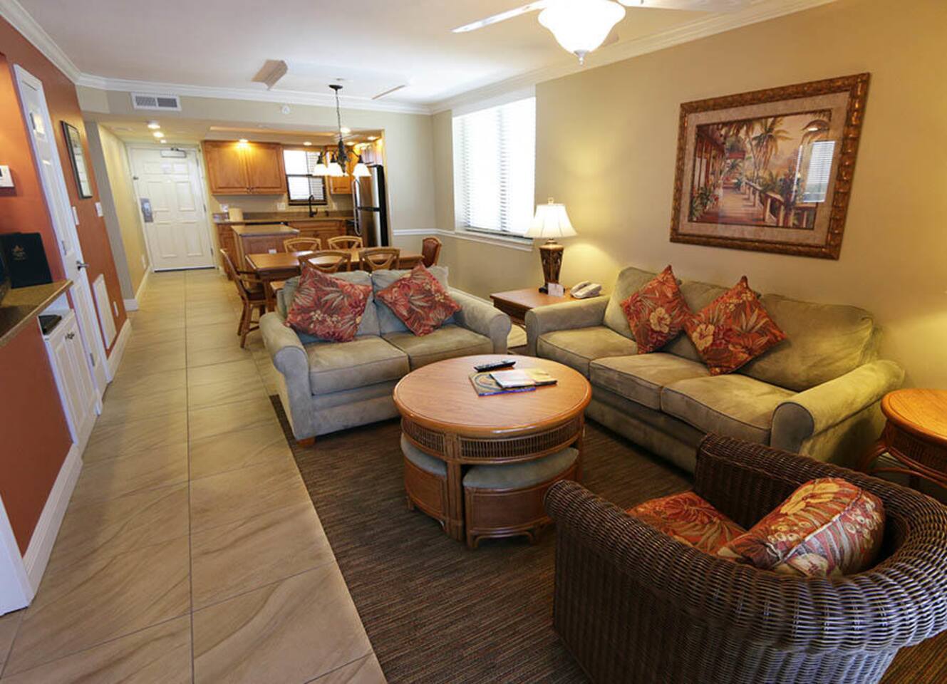 EAGLE'S NEST RESORT/HOTEL MARCO ISLAND! LIVING AREA VIEW