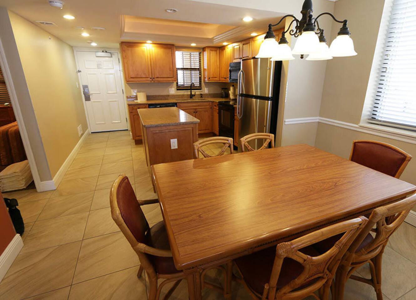 EAGLE'S NEST RESORT/HOTEL MARCO ISLAND! RESORT LIVING AREA VIEW