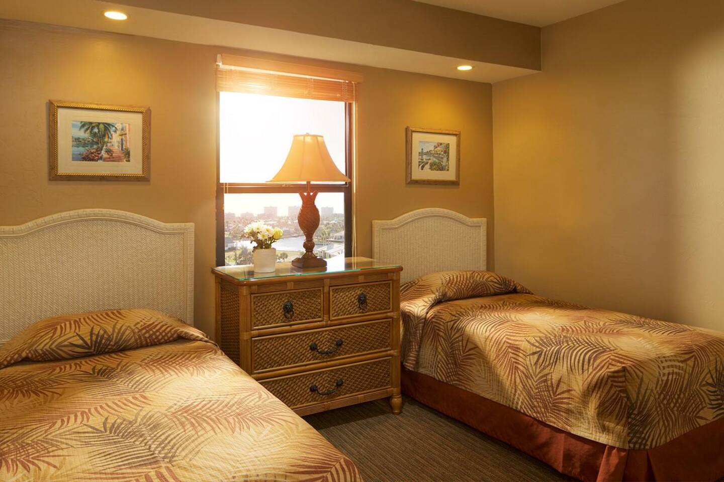 EAGLE'S NEST RESORT/HOTEL MARCO ISLAND! RESORT BEDROOM