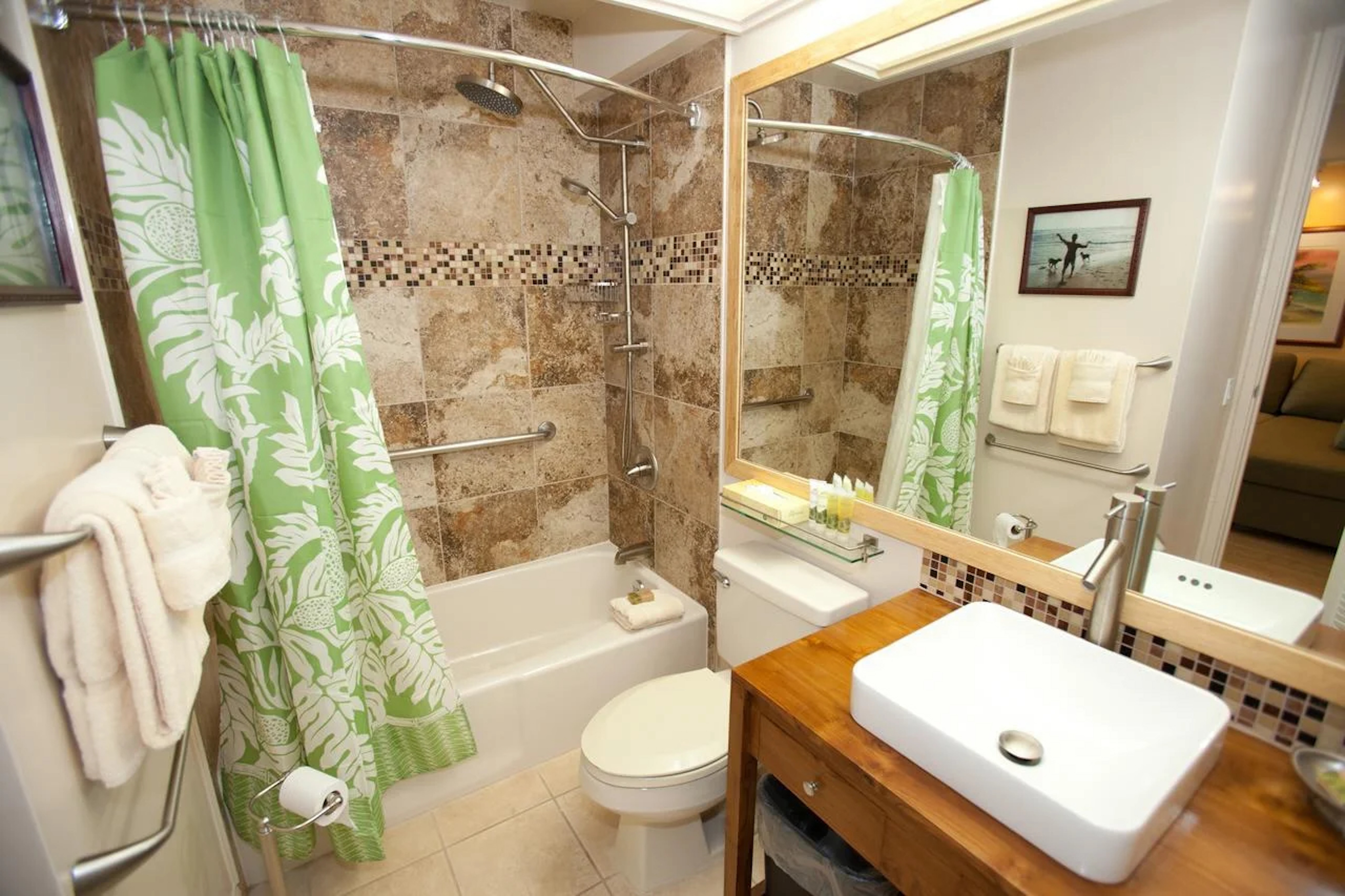 Spa-like bathroom with tiled shower, vessel sink, and tropical touches