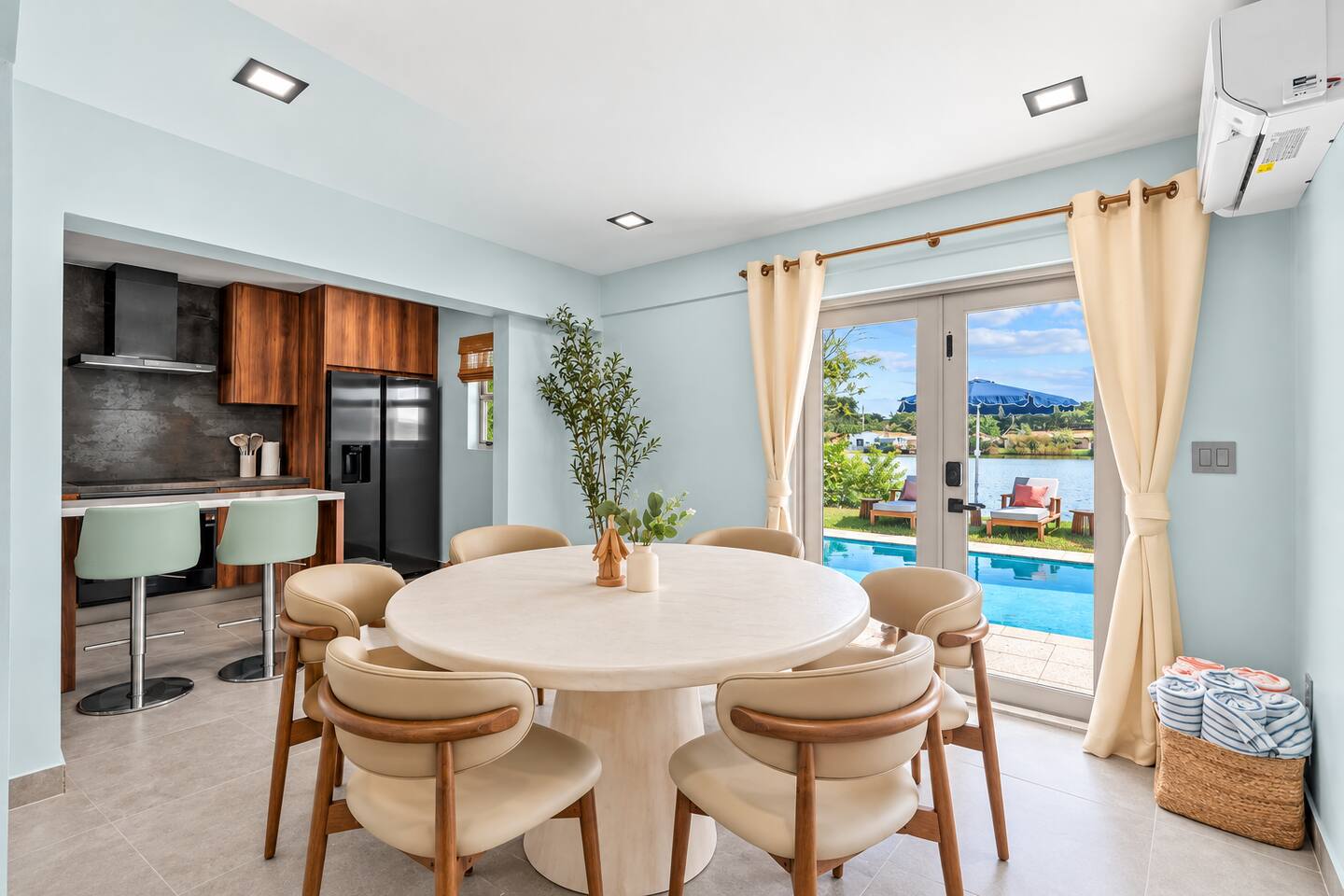 Share a meal, enjoy the view of the pool, and make the most of the connected indoor and outdoor spaces. The dining area offers a comfortable place to gather throughout your stay.