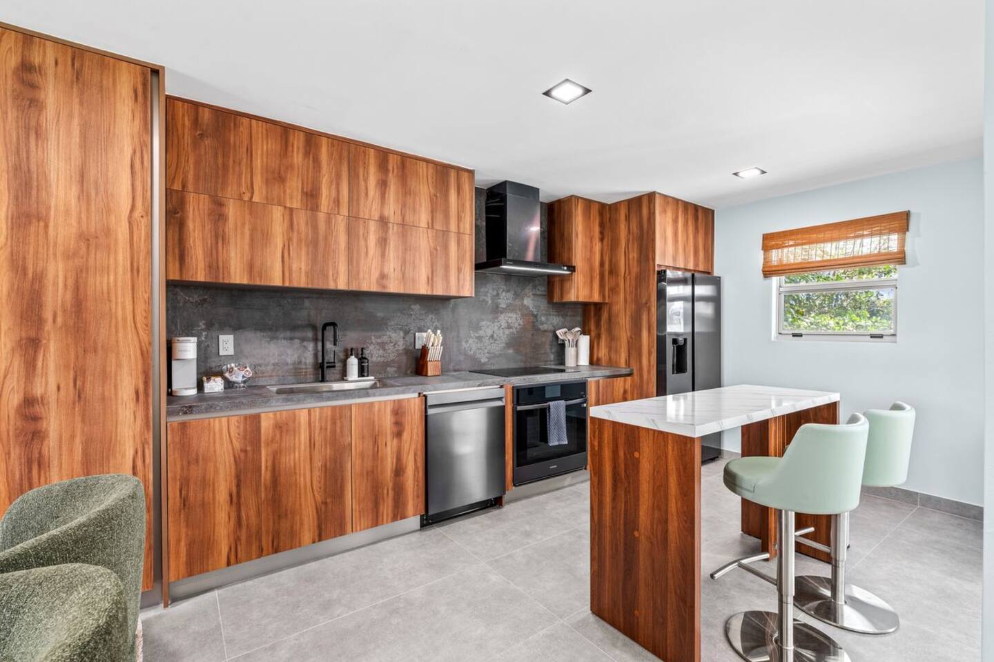 From slow breakfasts to shared dinners, this inviting kitchen provides a comfortable space to prepare meals and gather together.