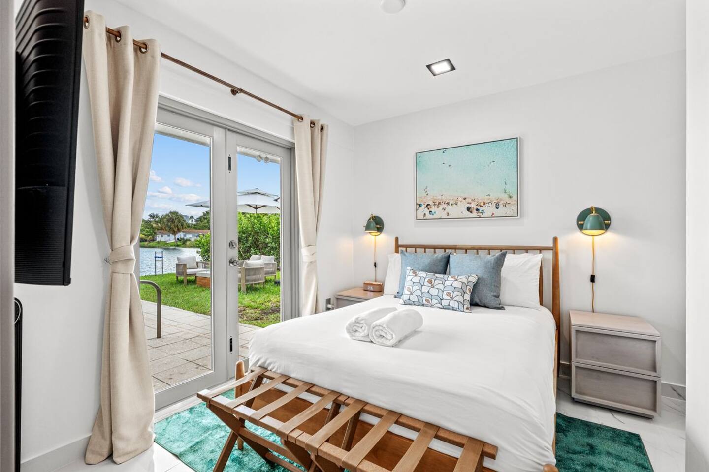 Enjoy a comfortable double bed, private en-suite bathroom with larger soaker bath tub, and a relaxing space to unwind after a day of exploring.