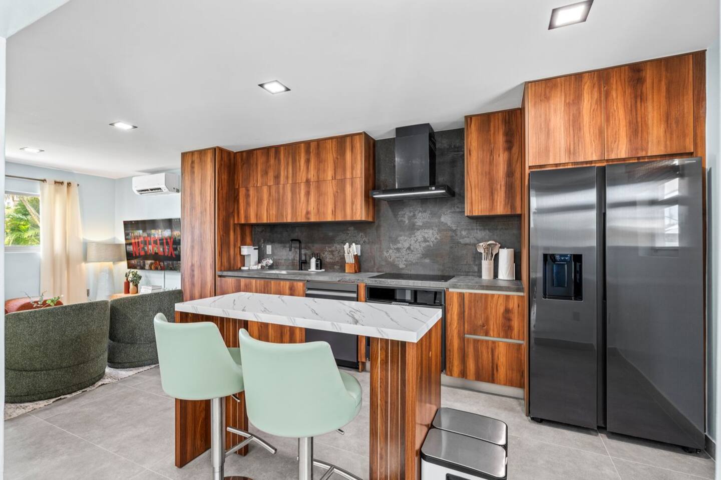 Enjoy a fully equipped kitchen with modern appliances, cookware, dishes, and everything you need to prepare meals during your stay. Whether you’re making a quick breakfast or enjoying a family dinner, you’ll have all the essentials and space to sit!