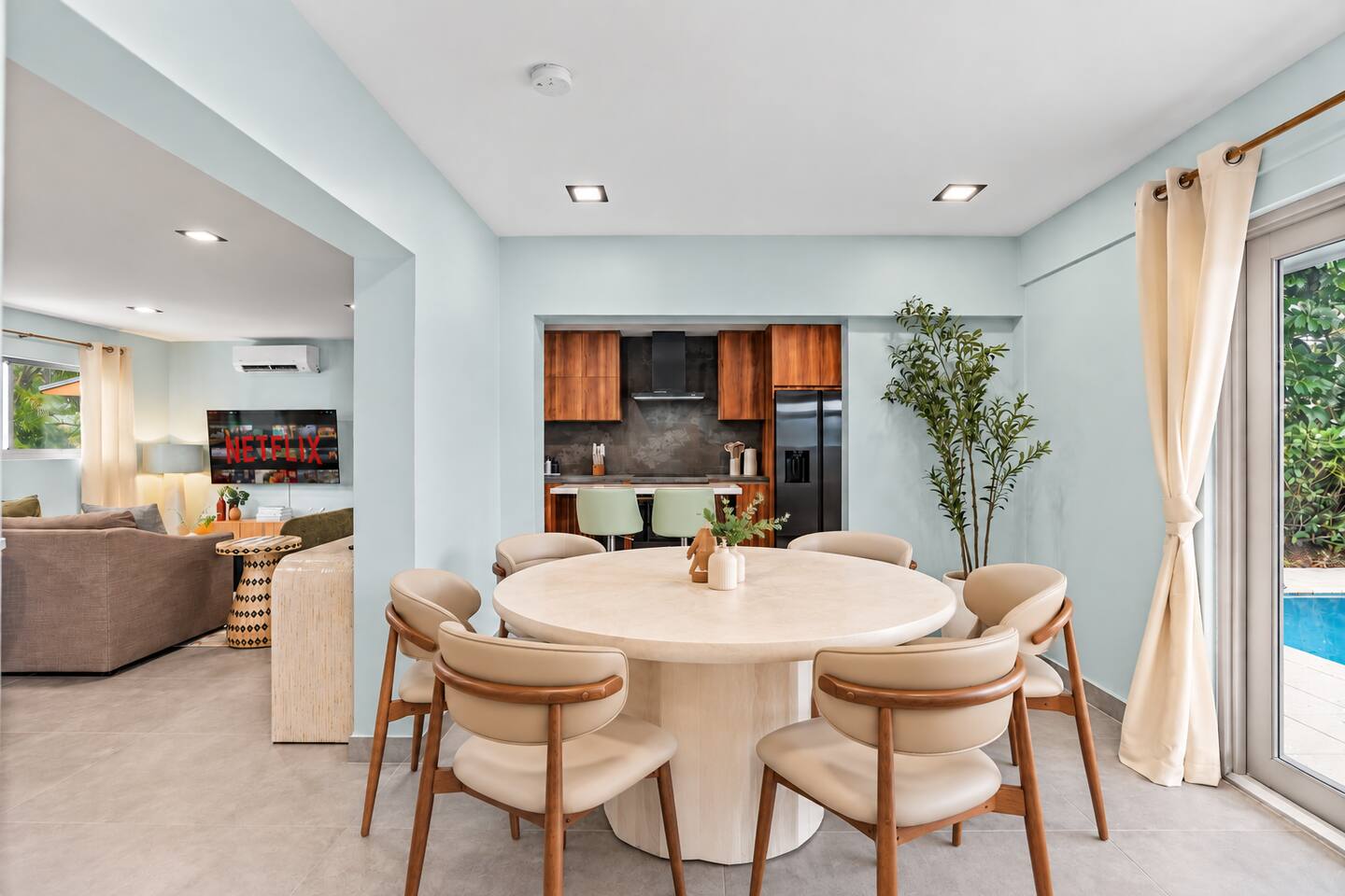 Enjoy meals with beautiful pool views, creating the perfect setting for family dinners or relaxing gatherings.