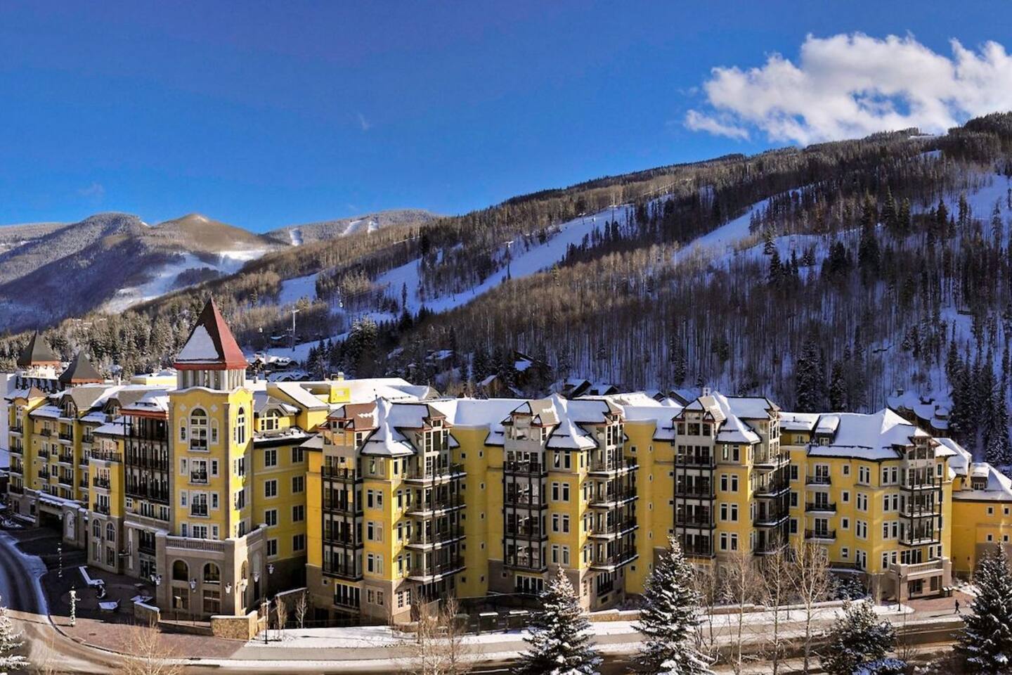 THE RITZ-CARLTON CLUB, VAIL RESORT AND SPA - Whether sipping spiced cider by the open-air fire pit, luxuriating in a spa treatment, soaking in the massive heated pool or sampling the delicacies offered in the onsite Lobby Lounge, you'll see firsthand