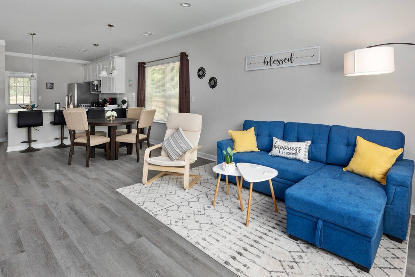 Cozy & Modern Home Close to Uptown & Airport
