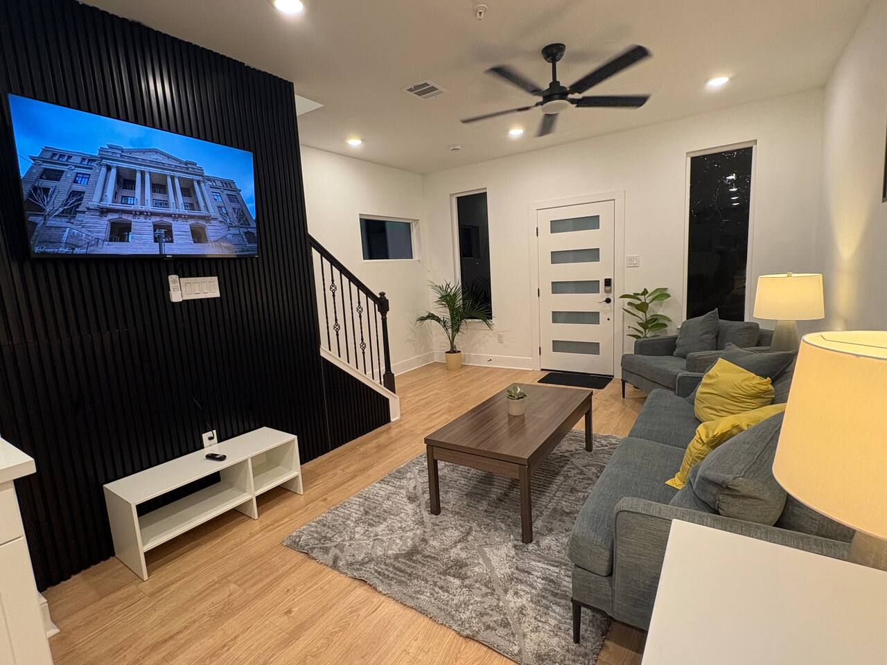 Modern 2BR Townhome near Med Center Hobby Airport