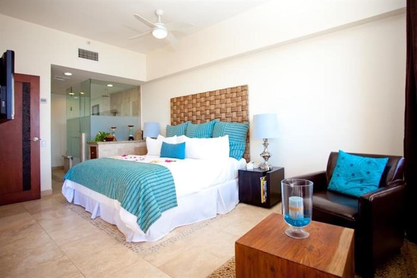 CORAZON-CABO VILLAS BEACH RESORT & SPA. MEDANO BEACH, SWIMMING BEACH, POOL, HOT TUB, GYM, BALCONY BEACH ACCESS, RESTAURANT, CHACHE BEACH CLUB. SCUB DIVE, SNORKEL, PADDLE BOARD, PARASAIL KING BEDROOM FULL BATH