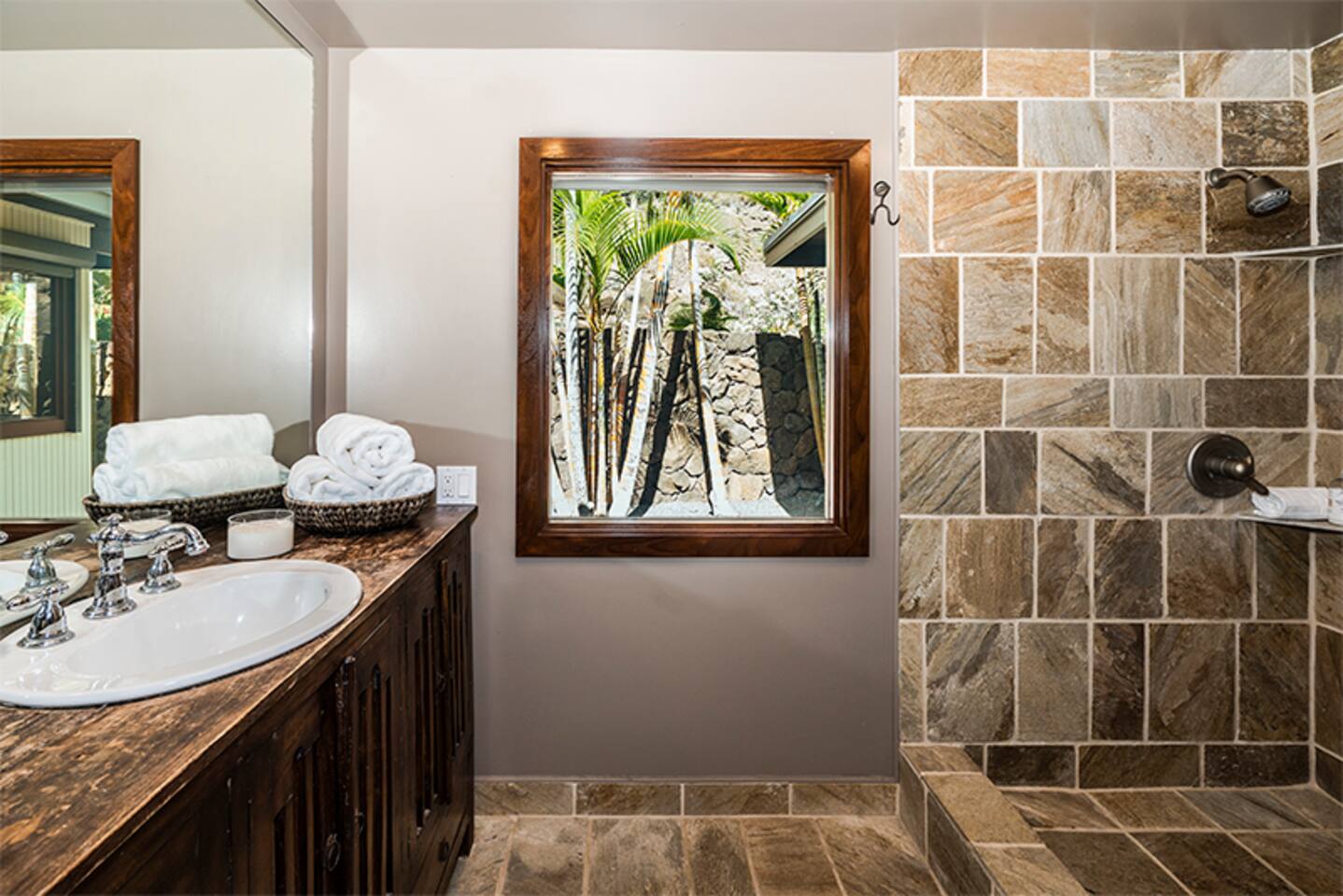 Diamond Head Tranquility: 4BR Ocean View Home