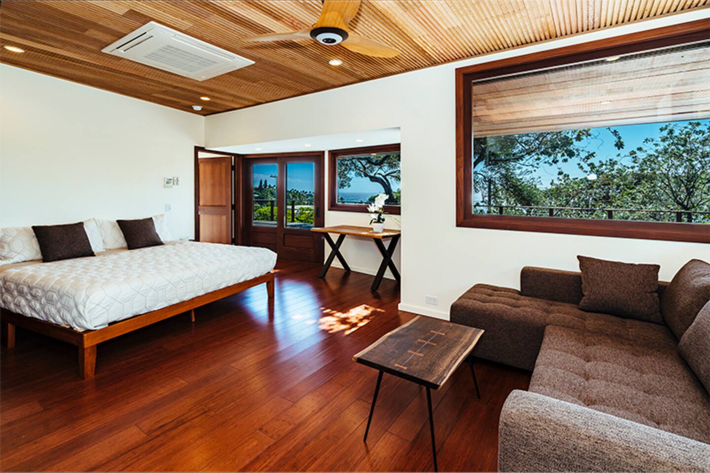 Diamond Head Tranquility: 4BR Ocean View Home
