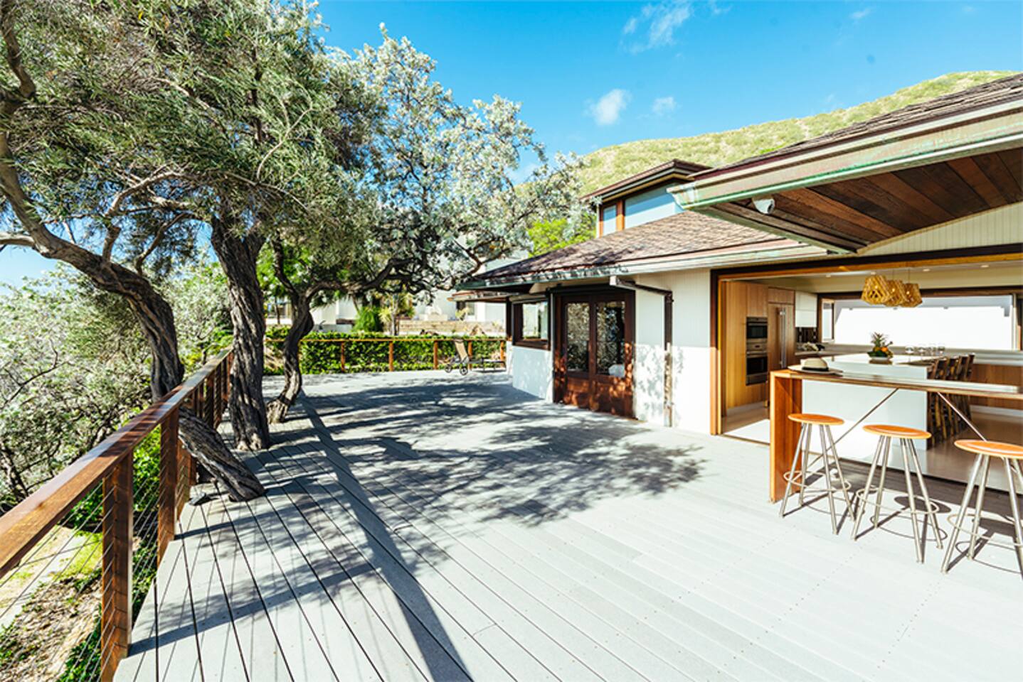 Diamond Head Tranquility: 4BR Ocean View Home