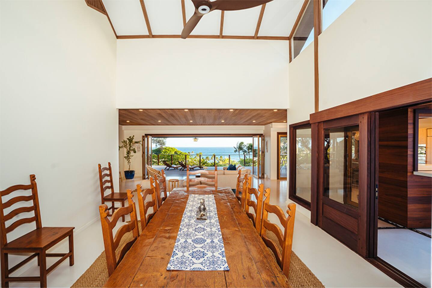 Diamond Head Tranquility: 4BR Ocean View Home