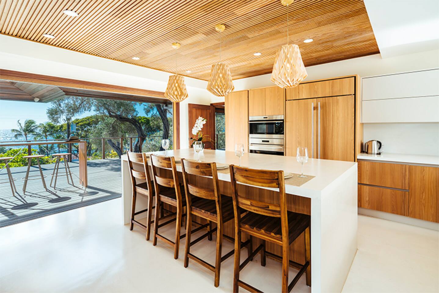 Diamond Head Tranquility: 4BR Ocean View Home