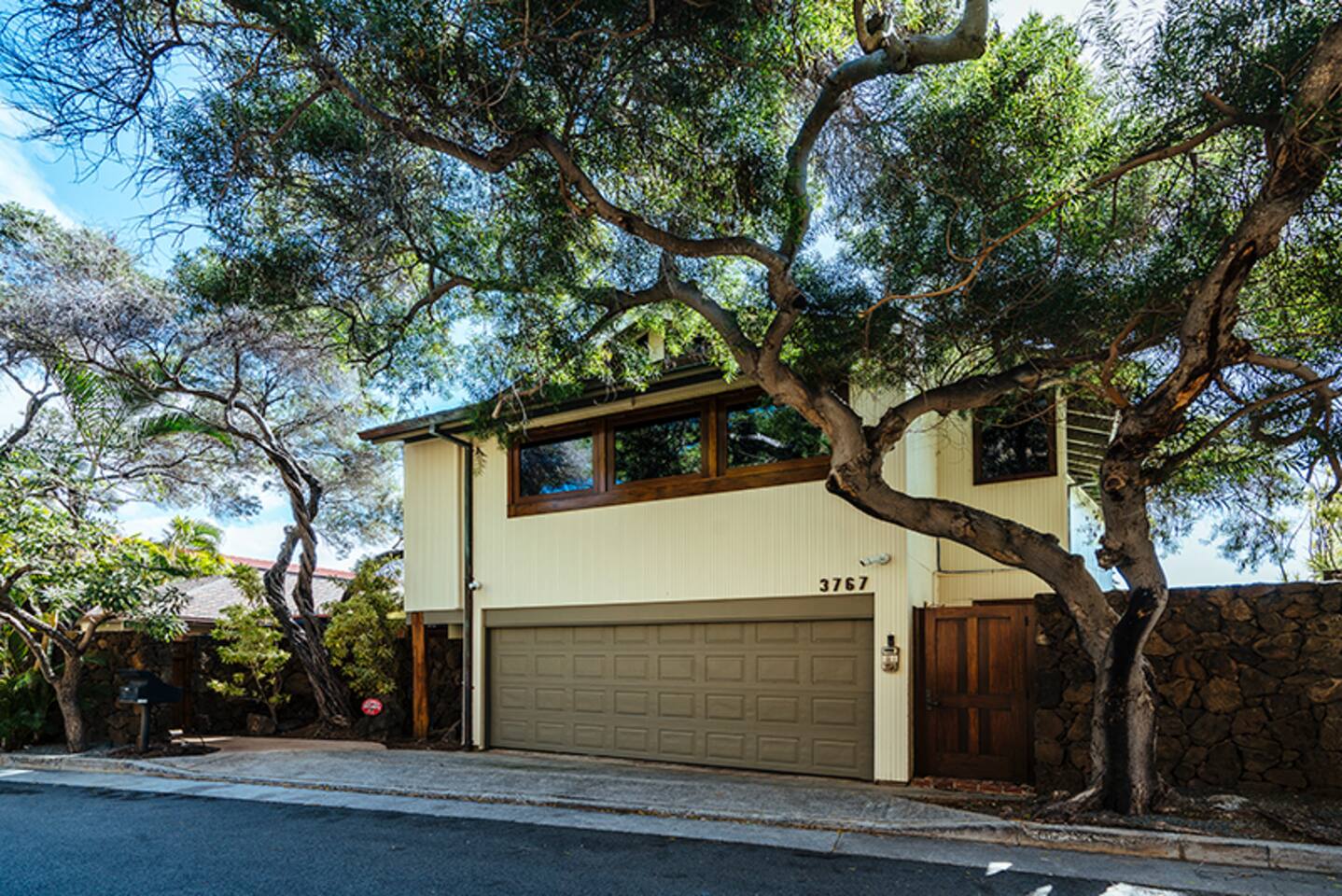 Diamond Head Tranquility: 4BR Ocean View Home