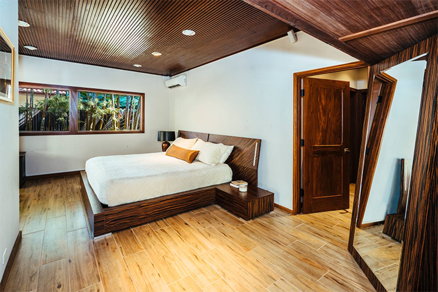 Diamond Head Tranquility: 4BR Ocean View Home