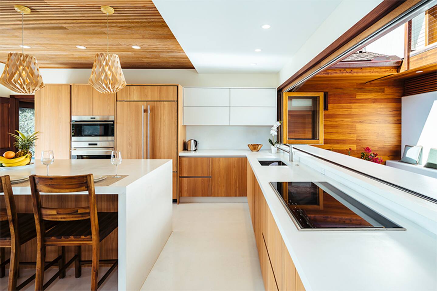 Diamond Head Tranquility: 4BR Ocean View Home
