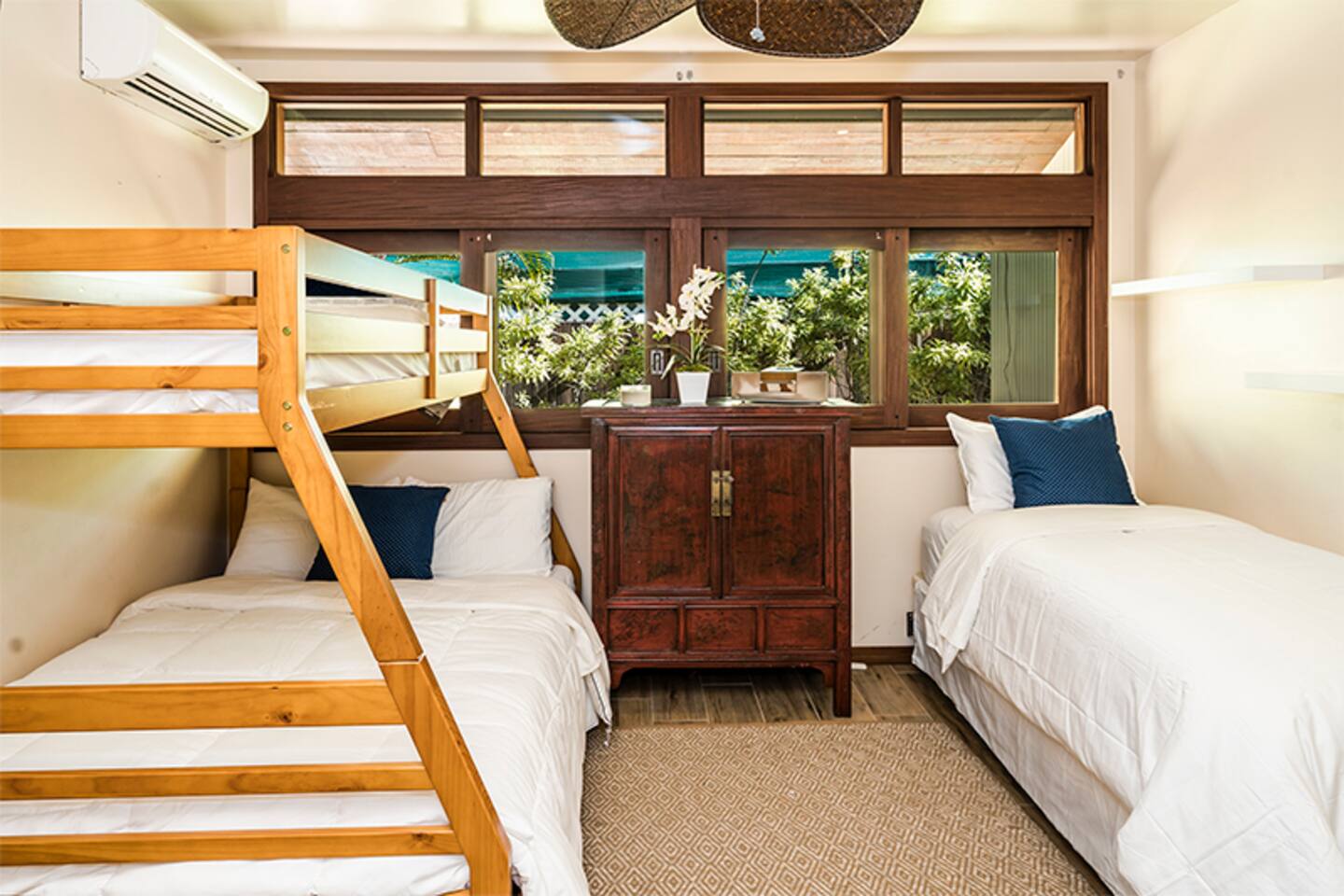 Diamond Head Tranquility: 4BR Ocean View Home