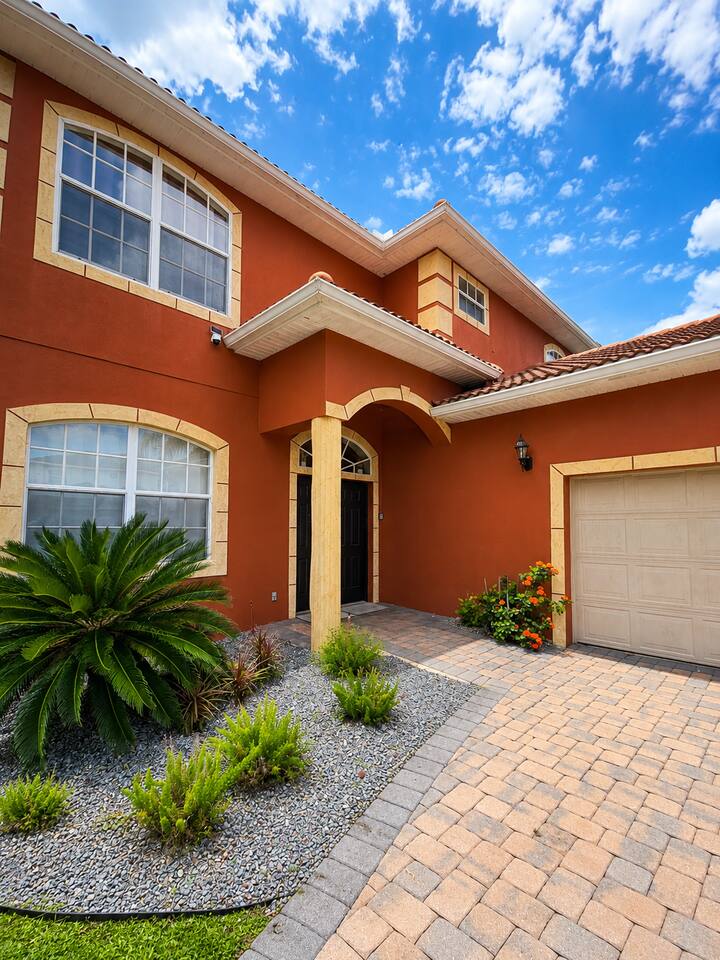 Sunshine Villa 5BR/4BA - Heated Pool & 10m Disney - Villa