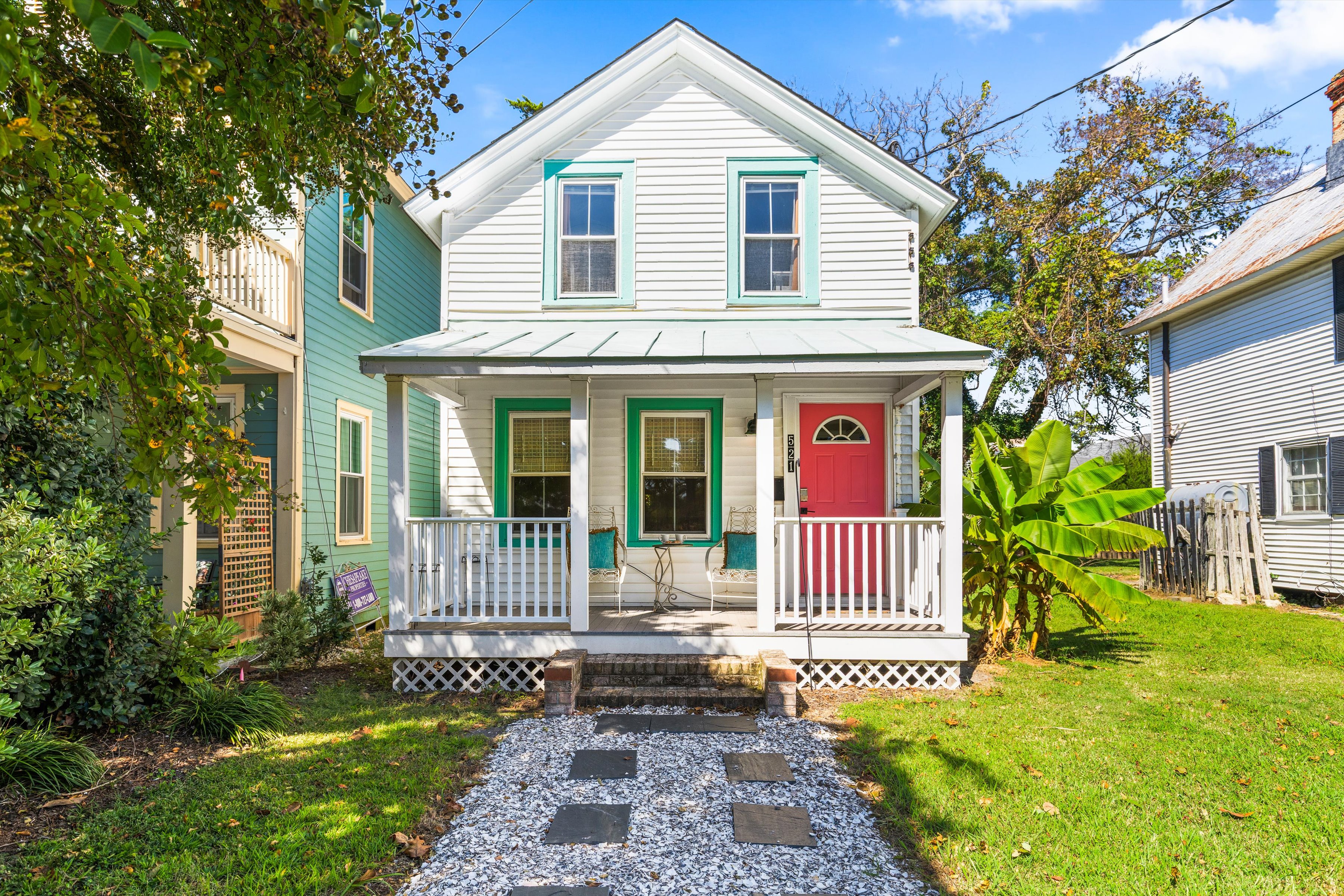 Mason Ave Beach Cottage~ Fire Pit+ Outdoor Shower!