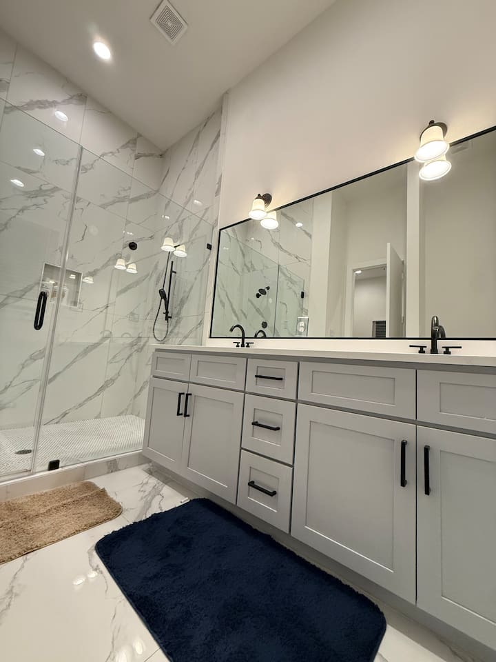 Elegant Minimal 3BR for Families, Nurses, Groups