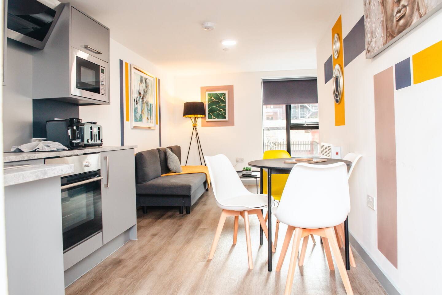 #202 Modern 2BR City Centre Liverpool Stay - for 8