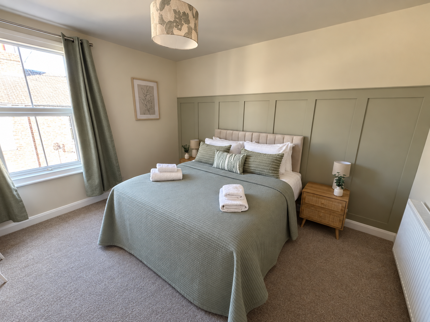 Stylish 3 Double Bedroom York Home. Parking Space. Walk to Centre