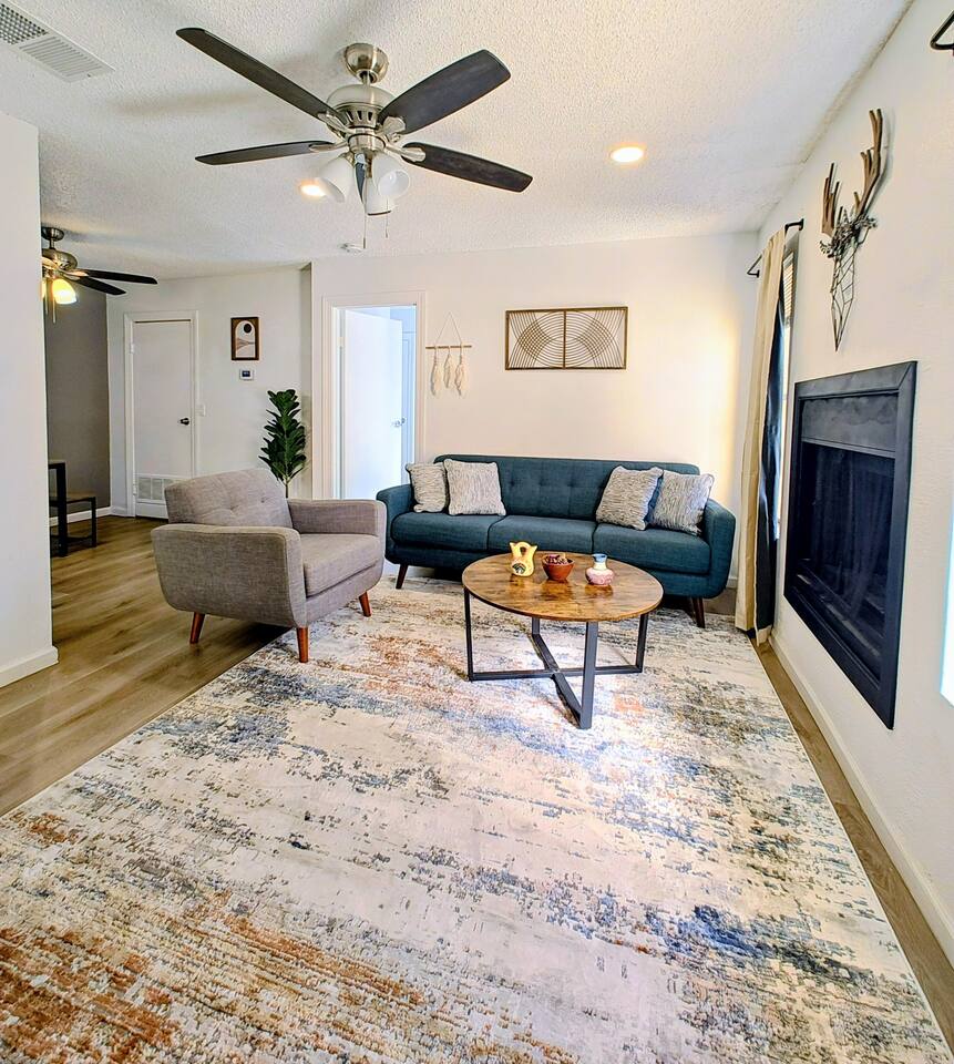Mountain Base 2MBd Condo |Near Tempe & PHX Airport