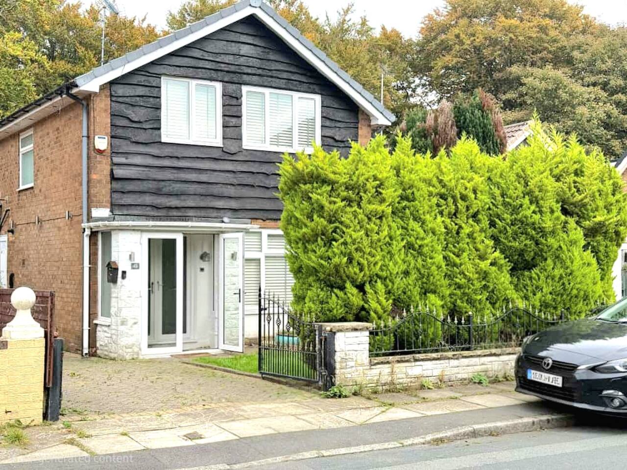 Serene 3-Bedroom Family Rochdale Home with Garden