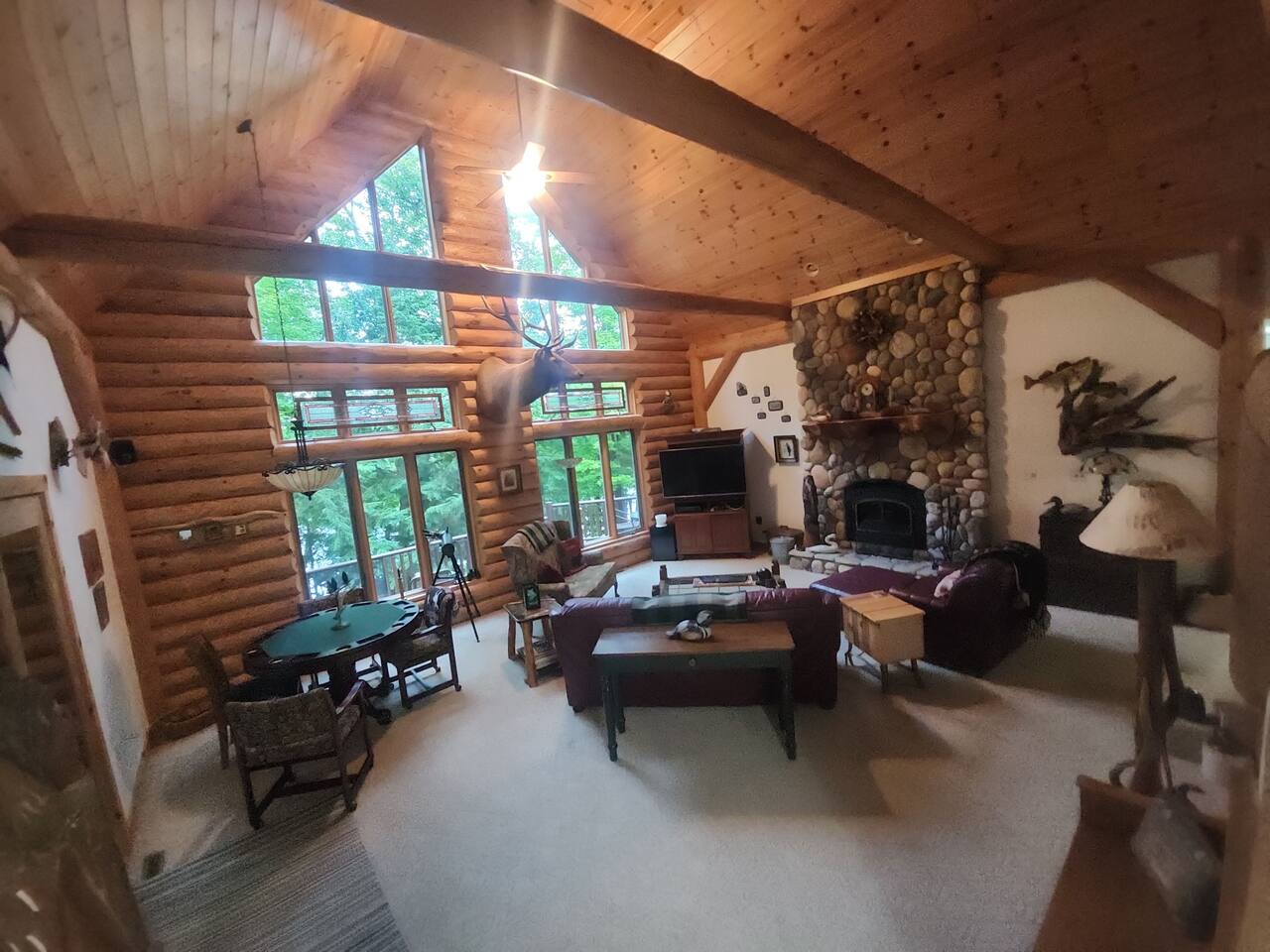 Manny's Lakeside Lodge