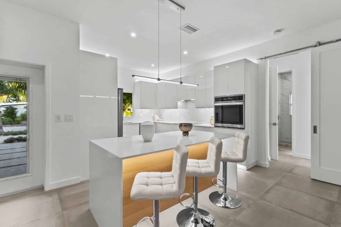 Modern 3BR Near Downtown & Siesta Key