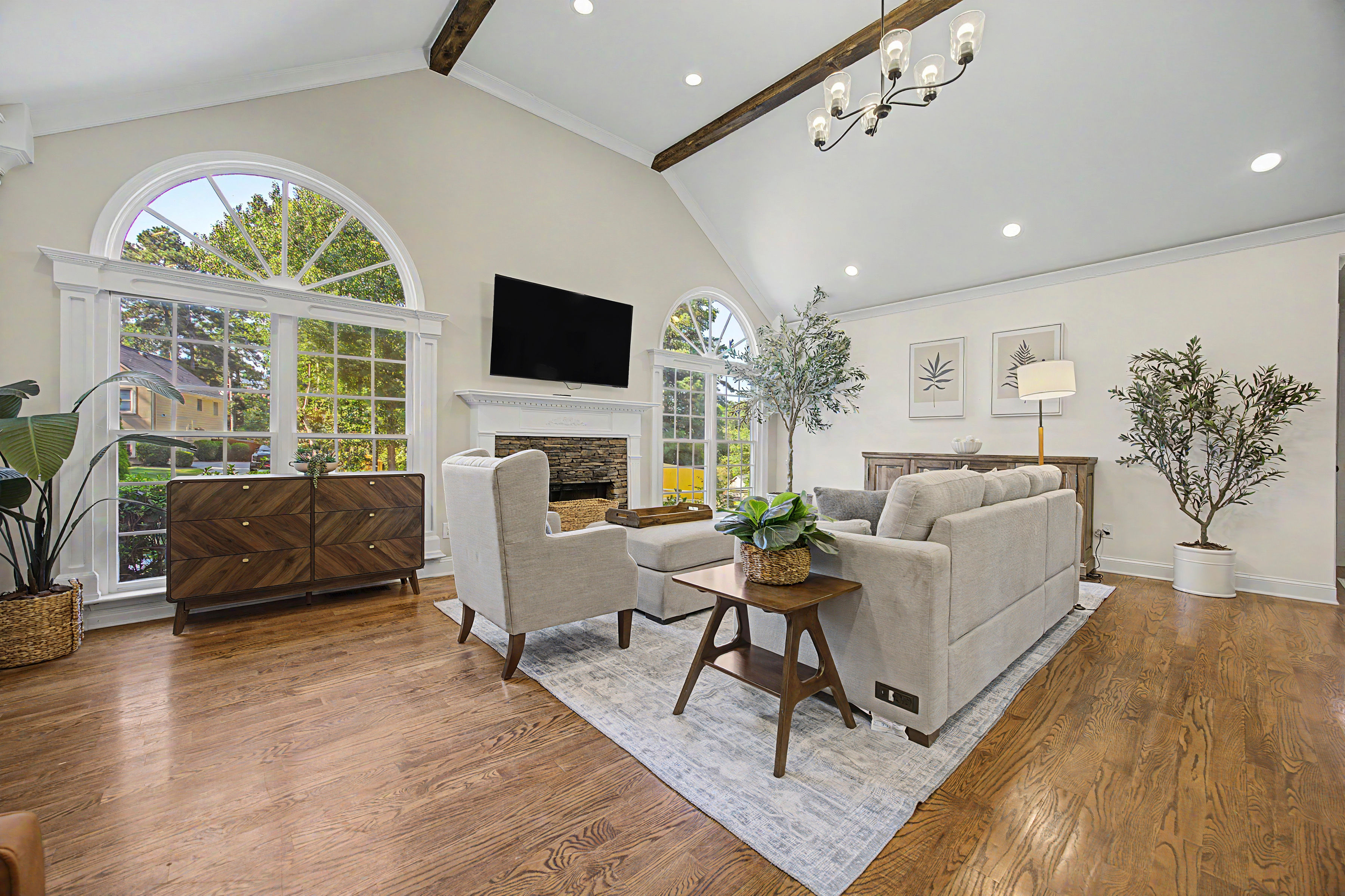 Spacious 3BR/2BA Upstairs Unit - Near Northside Gwinnett & Mall of GA, photo 1 of 30