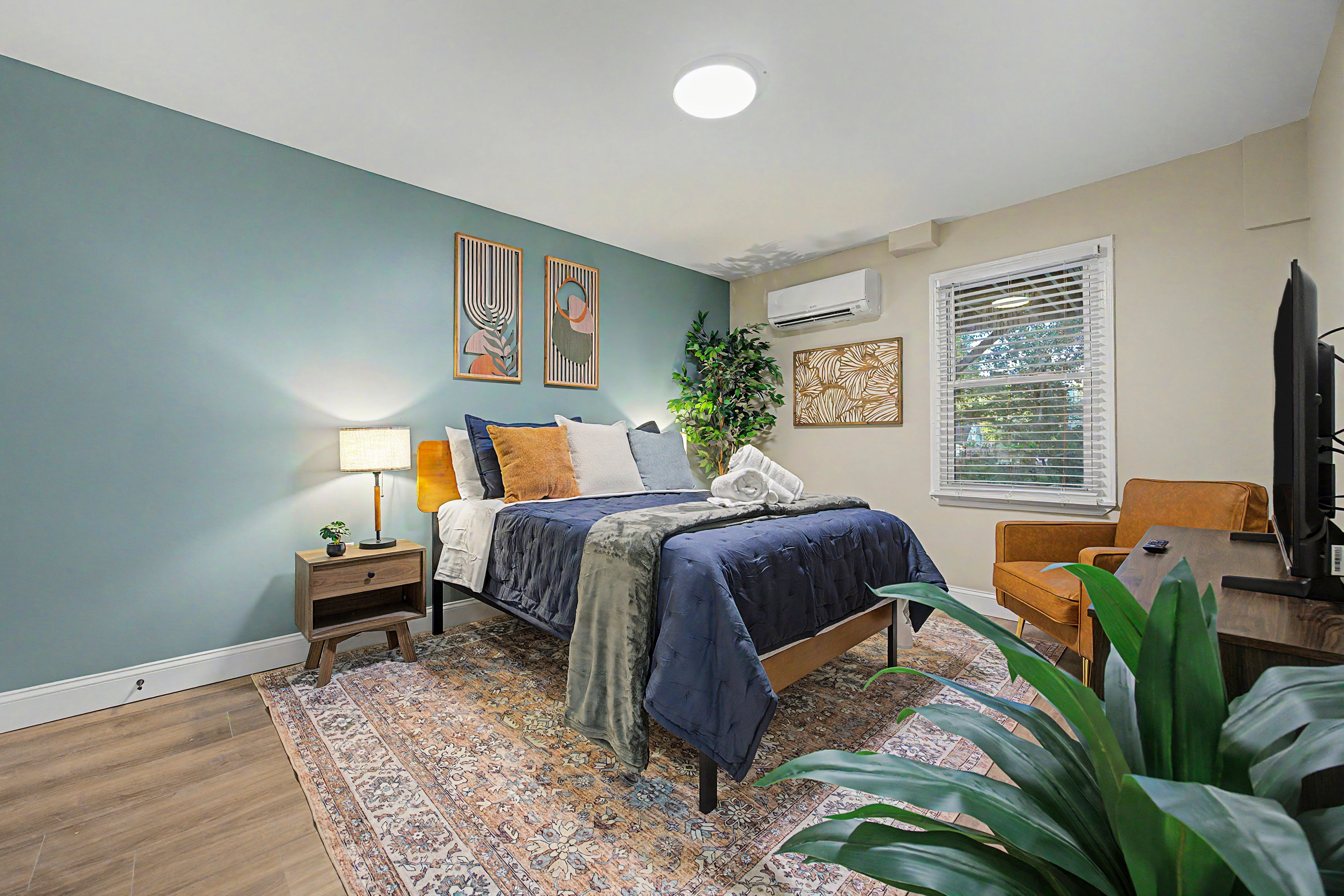 Stylish 2BR Apartment Near Northside & Mall of Georgia | Buford, photo 4 of 20