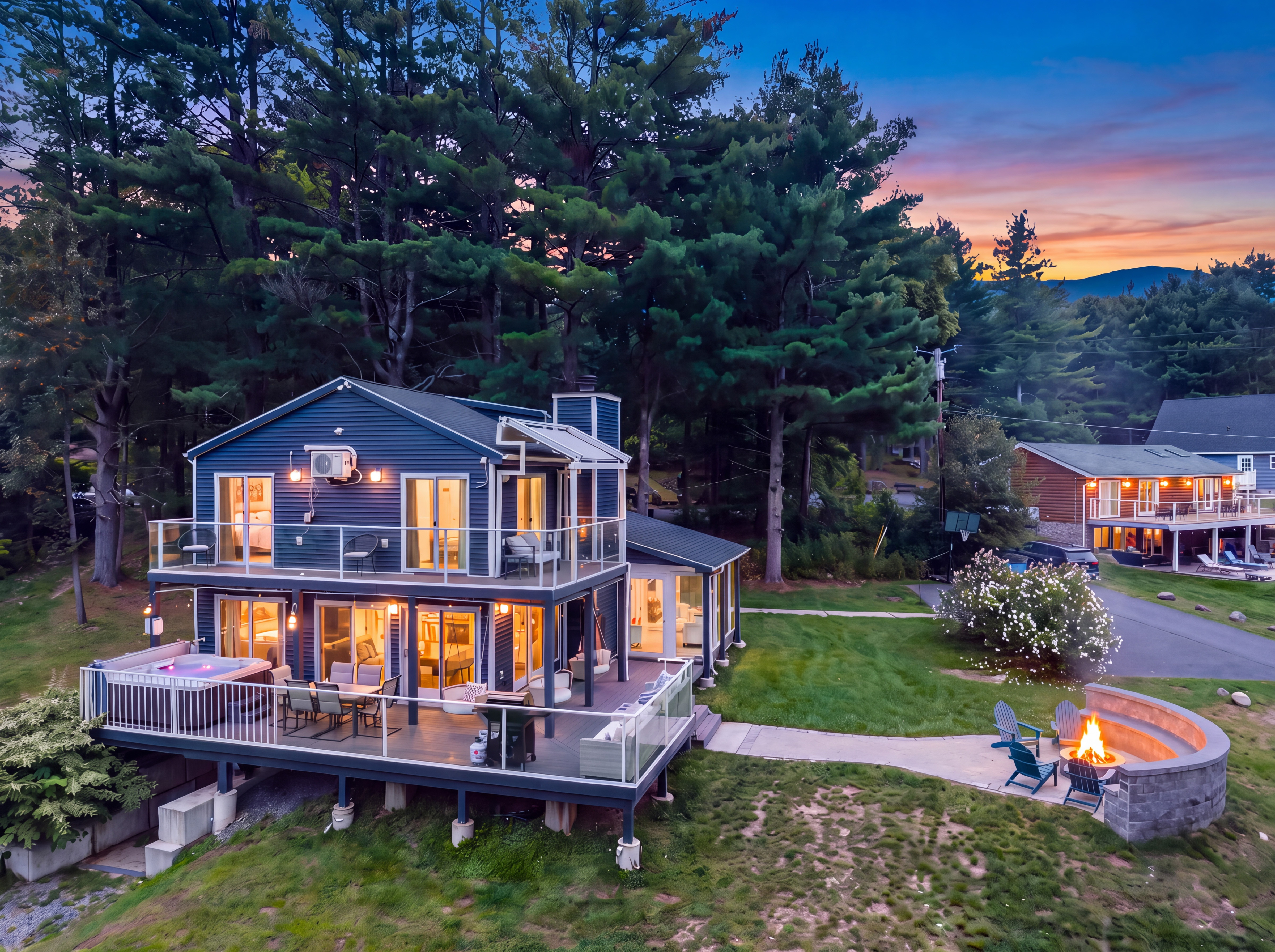 Lakeshore Retreat-Modern Lakefront Home w/ Hot Tub