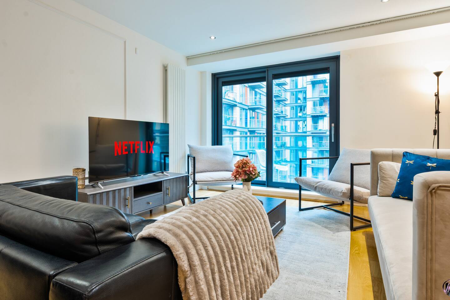 Warm & Spacious 2BR w/ River View | Canary Wharf