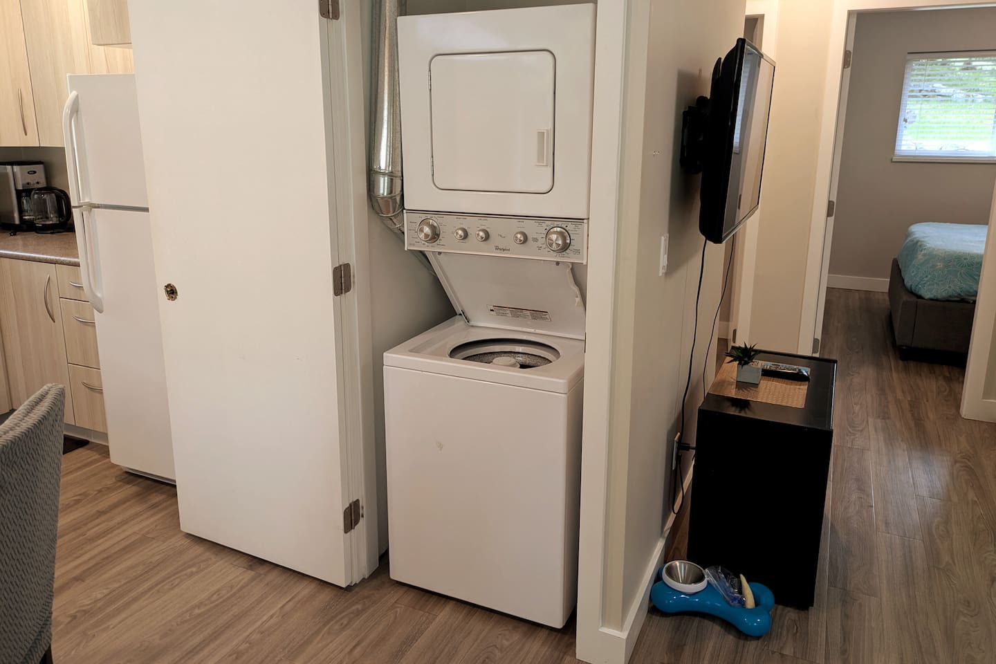 The cabin includes a washer and dryer. Detergent provided.