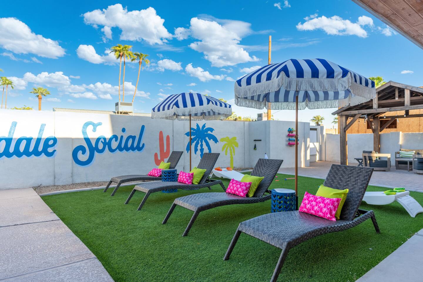 ScottsdaleSocial: Pool+Sauna+MiniGolf+Movie+PacMan