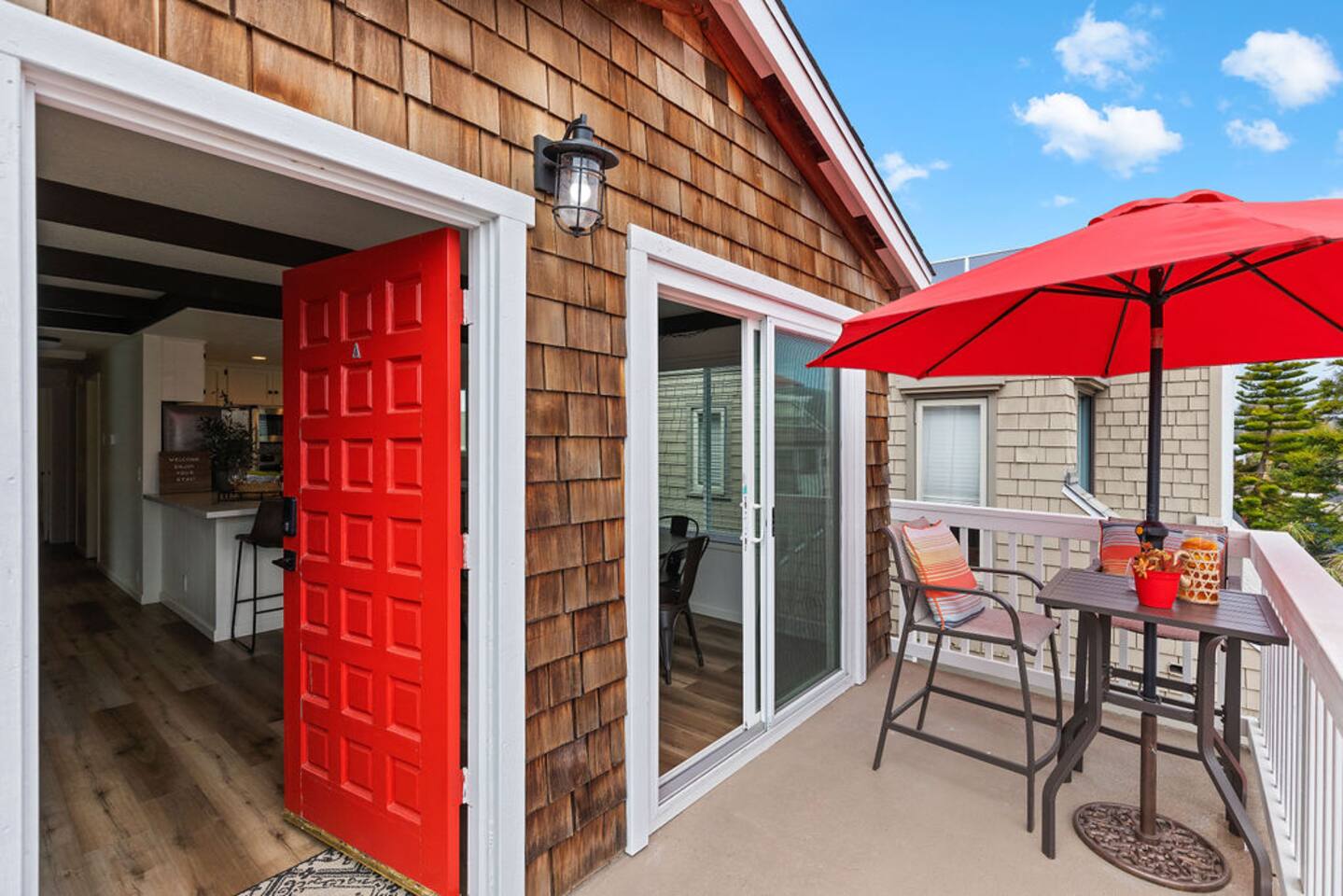Beautiful upstairs unit with awesome ocean views